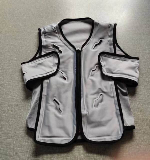 蘇州センジョイ冷却服飾有限公司による水循環冷却服とファン冷却服の比較分析